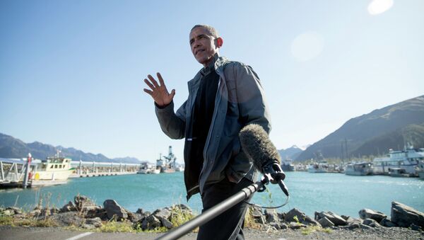 Президент США Барак Обама во время визита на Аляску