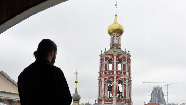 Вид на колокольню ансамбля Высоко-Петровского монастыря. Архивное фото