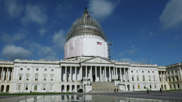 Капитолий в Вашингтоне в период реставрации купола здания