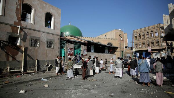 Место взрыва заминированного автомобиля рядом с мечетью в Сане. Архивное фото