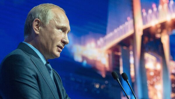 Владимир Путин выступает на торжественном открытии первого Восточного экономического форума