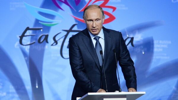 Владимир Путин выступает на торжественном открытии Восточного экономического форума. Архивное фото