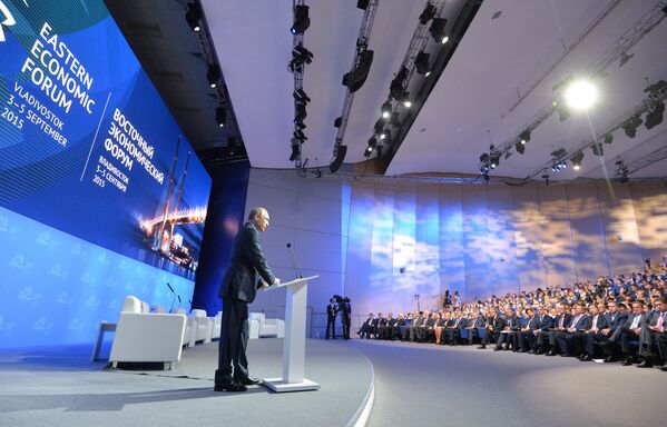 Владимир Путин выступает на торжественном открытии первого Восточного экономического форума
