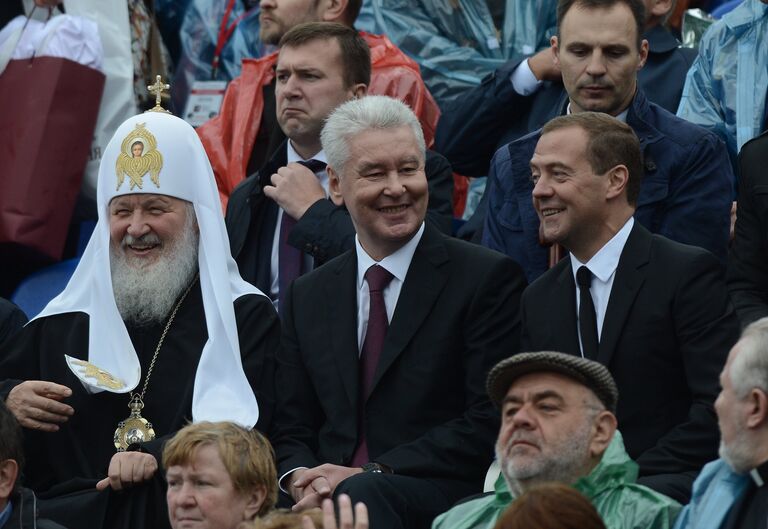 Патриарх Московский и всея Руси Кирилл, Сергей Собянин и Дмитрий Медведев на торжественной церемонии открытия Дня города Москвы