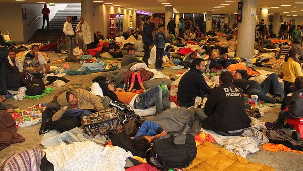 Беженцы на вокзале Келети в Будапеште. Архивное фото
