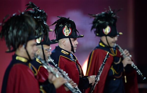Оркестр муниципальной полиции Рима (Италия) на торжественном открытии международного военно-музыкального фестиваля Спасская башня на Красной площади.