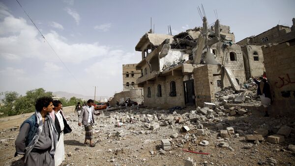 Разрушения в столице Йемена Сане после авиаудара ВВС коалиции арабских стран во главе с Саудовской Аравией. Архивное фото