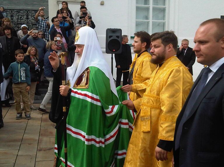 Патриарший крестный ход из Кремля до Высоко-Петровского монастыря