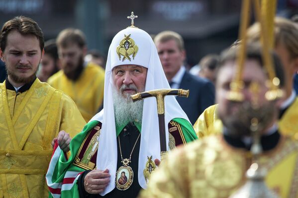 Патриарх Кирилл возглавил крестный ход в честь святителя Петра