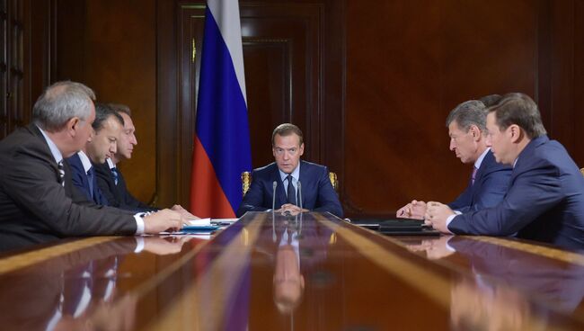 Премьер-министр РФ Д.Медведев провел совещание с вице-премьерами РФ