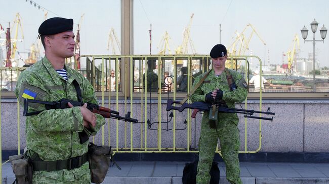 Украинские военные в порту Одессы. Архивное фото