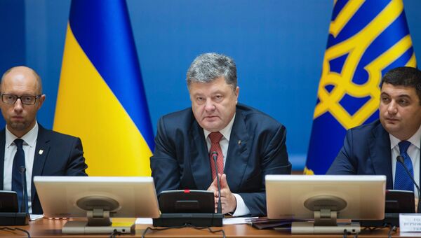 Президент Украины Пётр Порошенко на расширенном заседании правительства Украины в Киеве. Архивное фото