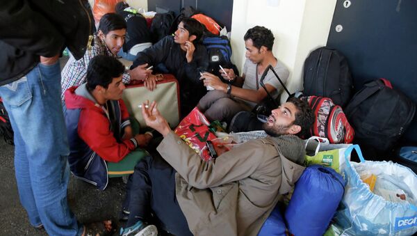 Беженцы из стран Ближнего Востока на станции Уэст Банкхофф в Вене. Архивное фото