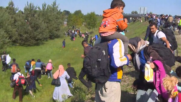 Мигранты из пункта приема в Реске бежали от полицейских и кричали нет лагерю