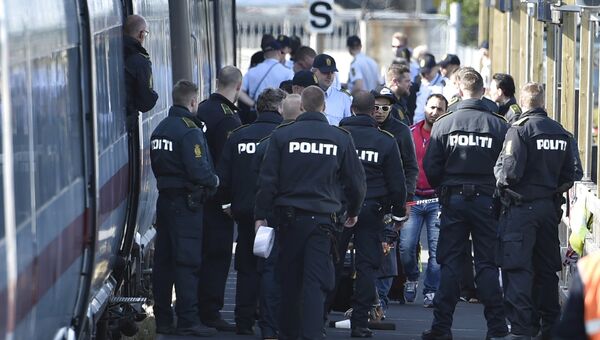 Полиция и мигранты на вокзале в южной Дании. 9 сентября 2015