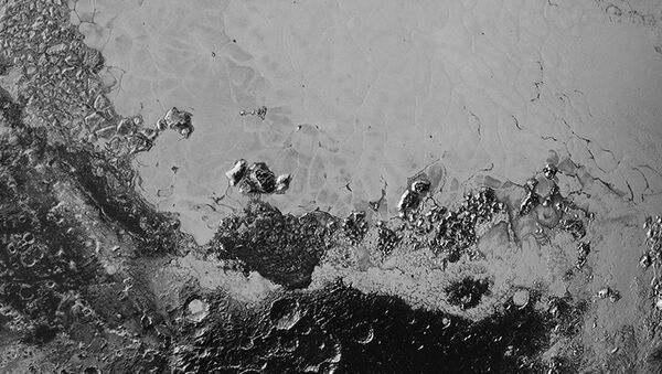 Новое подробное изображение Плутона
