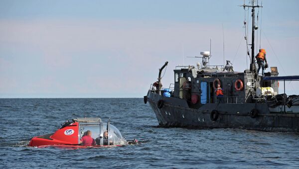 Во время погружения на подводном аппарате Си-эксплорер-5 в Финский залив к месту обнаружения затонувшего в 1869 году парусного винтового фрегата Олег.