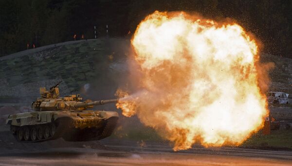 Танк Т-90А во время демонстрационных стрельб. Архивное фото