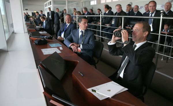 Председатель правительства РФ Дмитрий Медведев во время посещения международной выставки Russia Arms Expo