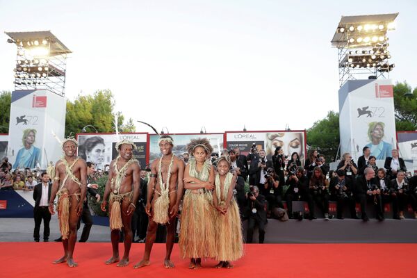 Актеры фильма Танна на церемонии награждения Венецианского кинофестиваля