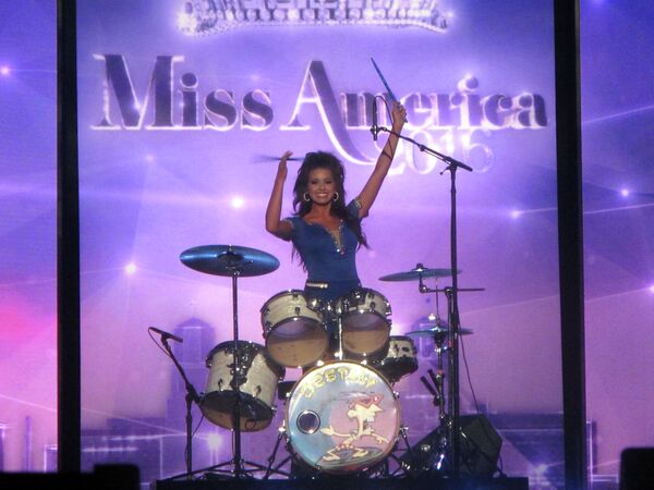 Участница конкурса красоты Мисс Америка 2016, проходящего в Атлантик-Сити