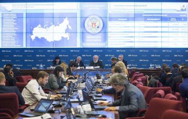 Представители Центральной избирательной комиссии (ЦИК) России следят за ходом выборов в субъектах РФ