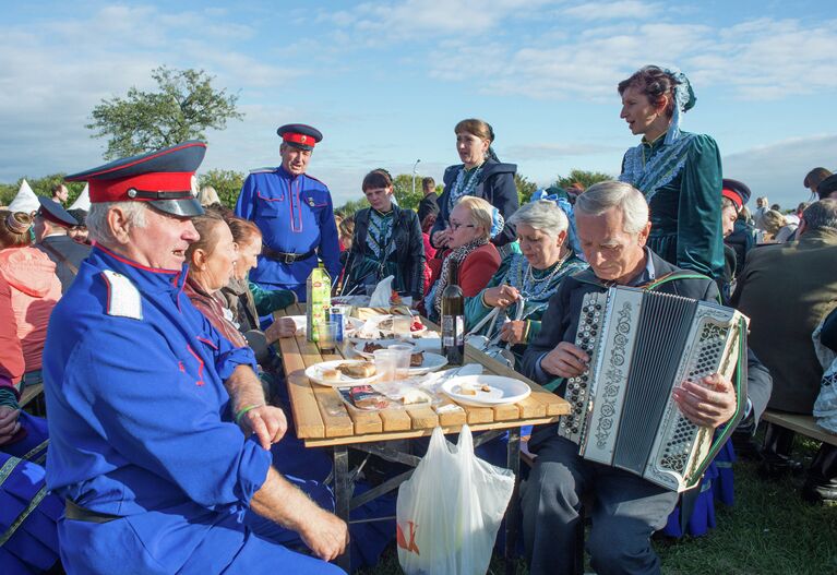 Участники 5-го международного фестиваля Казачья станица Москва