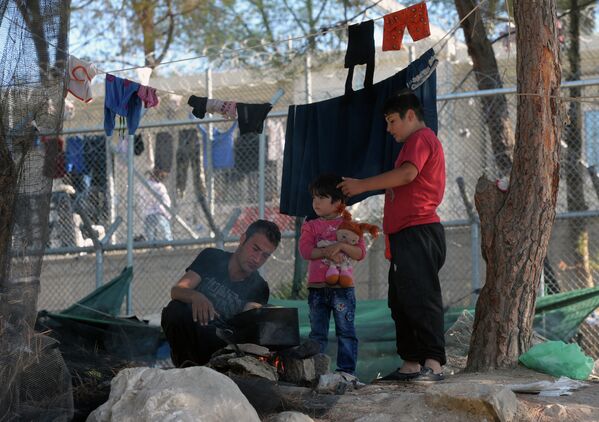 В лагере беженцев с Ближнего Востока на греческом острове Лесбос