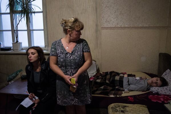 Волонтеры Общества милосердия 77 дома у Ольги Бубновой в Донецке