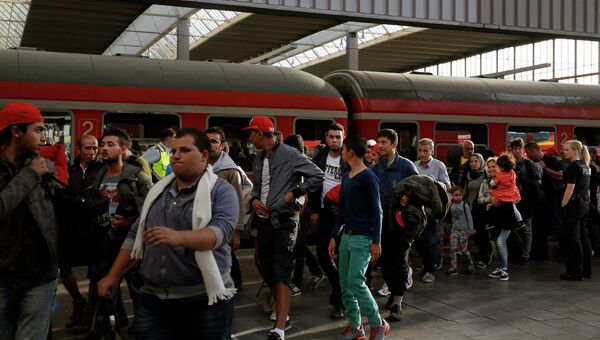 Беженцы из Сирии на центральном железнодорожном вокзале в Мюнхене