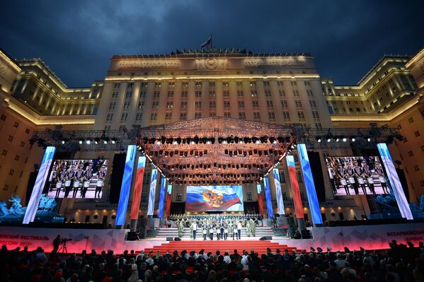 Праздничный концерт на Фрунзенской набережной в рамках фестиваля Армия России в Москве