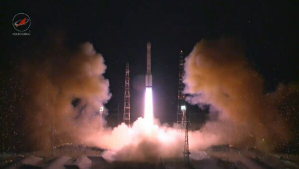 Кадры старта ракеты Протон-М со спутником связи Экспресс-АМ8 с Байконура