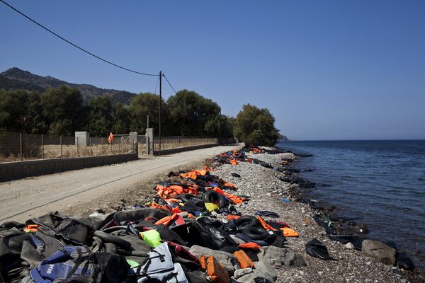 Мусор, оставленный мигрантами на греческом острове Лесбос