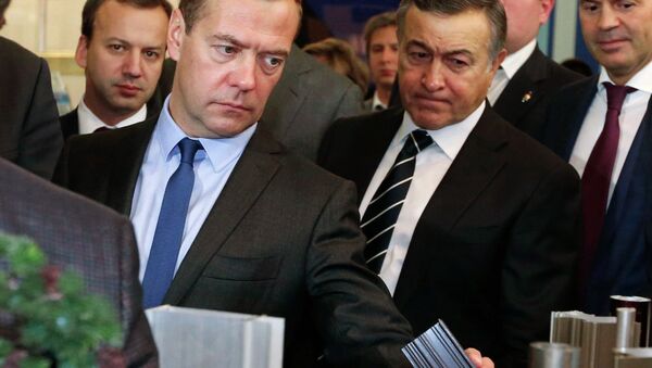 Председатель правительства России Дмитрий Медведев во время посещения международной специализированной выставки Импортозамещение