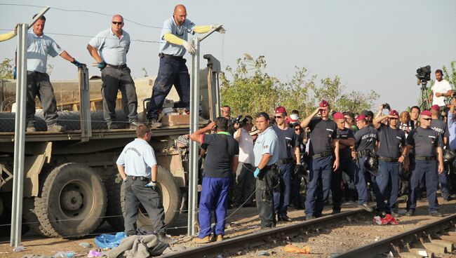 Строительство стены в районе поселка Реске на границе Венгрии