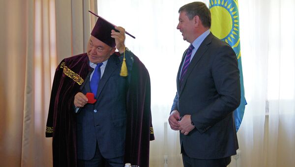 Президент Казахстана Нурсултан Назарбаев во время XII форума межрегионального сотрудничества России и Казахстана