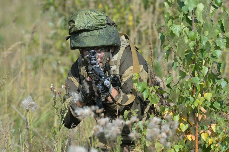 Военнослужащий на стратегических командных учениях Центрального военного округа Центр-2015 на Чебаркульском военном полигоне в Челябинской области