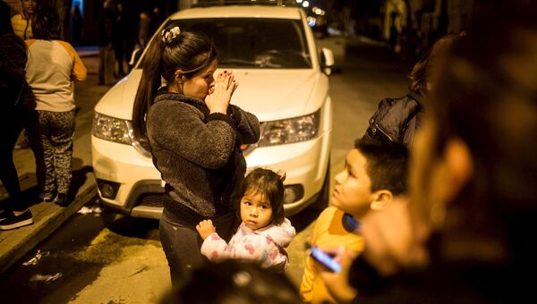 Люди во время землетрясения в Чили. 16 сентября 2015