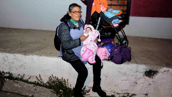Люди во время эвакуации при землетрясения в Чили