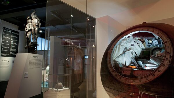 Спускаемый аппарат корабля Восход-1 на российской космической выставке в Лондоне. Архивное фото