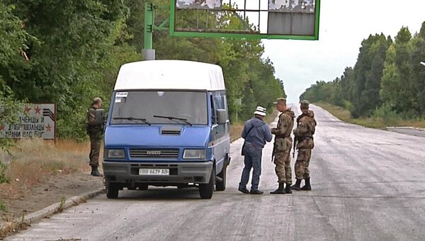 Блокпост близ станицы Луганской, усиленный патрулями полиции. Архивное фото
