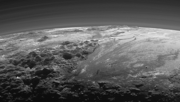 Изображение Плутона, полученное зондом New Horizons