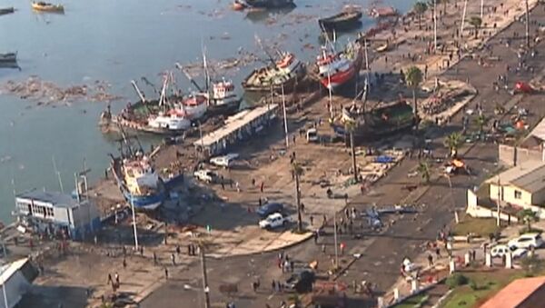 Чили после землетрясения: выброшенные на берег корабли и затопленные улицы
