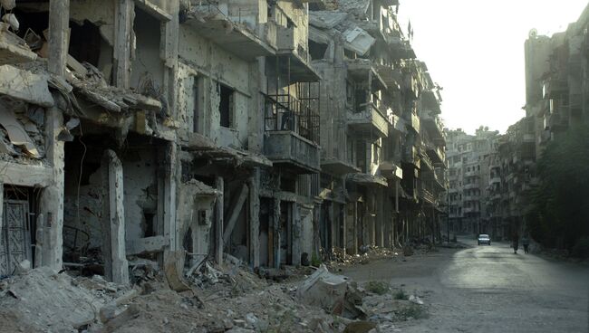 Разрушенные здания в результате боев в пригороде Дамаска, Сирия. Архивное фото
