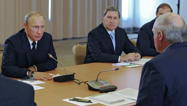 Президент России Владимир Путин во время встречи с президентом Республики Беларусь Александром Лукашенко