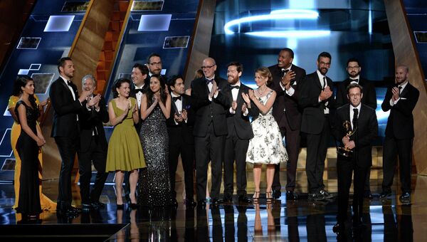 Команда шоу The Daily Show With Jon Stewart на церемонии вручения премии Эмми в Лос-Анджелесе