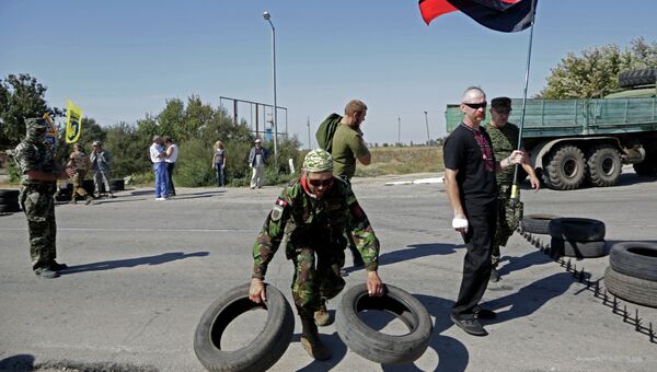 Активисты заблокировали автотрассу у поселка Чонгар на границе Украины и Крыма. Архивное фото