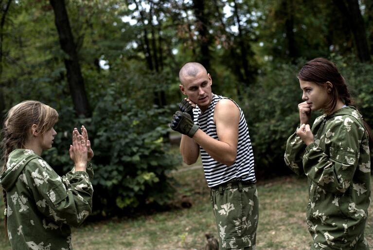 Военно-патриотический клуб для молодежи Доброволец в Луганске