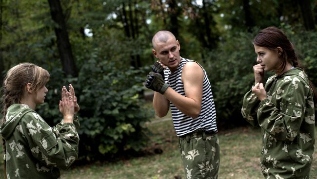 Военно-патриотический клуб для молодежи Доброволец в Луганске