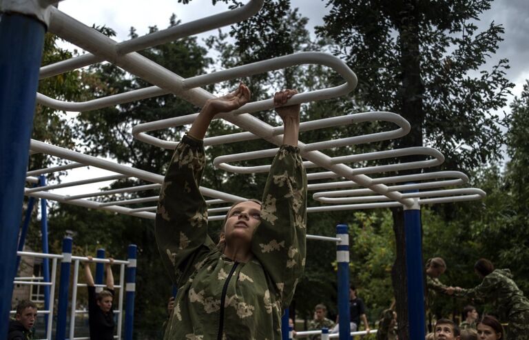 Военно-патриотический клуб для молодежи Доброволец в Луганске